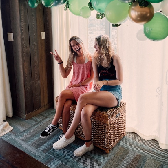 Meet your Posher - Picture 3 of 3